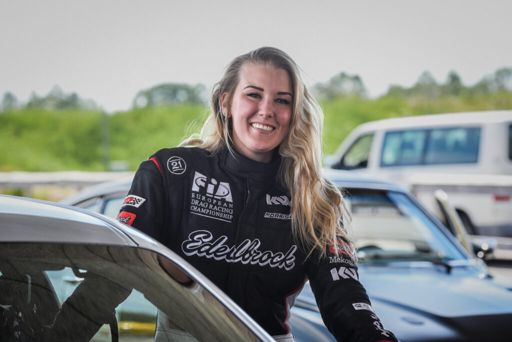 Ida Zetterström getting out of a car.